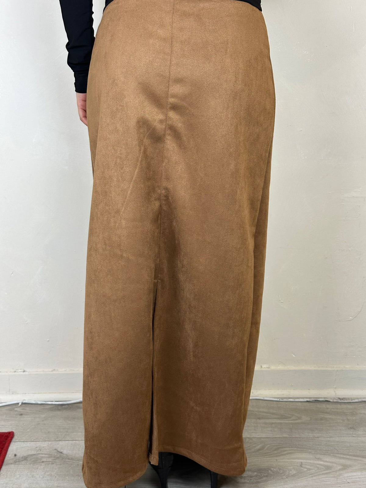 Maxi skirt suede