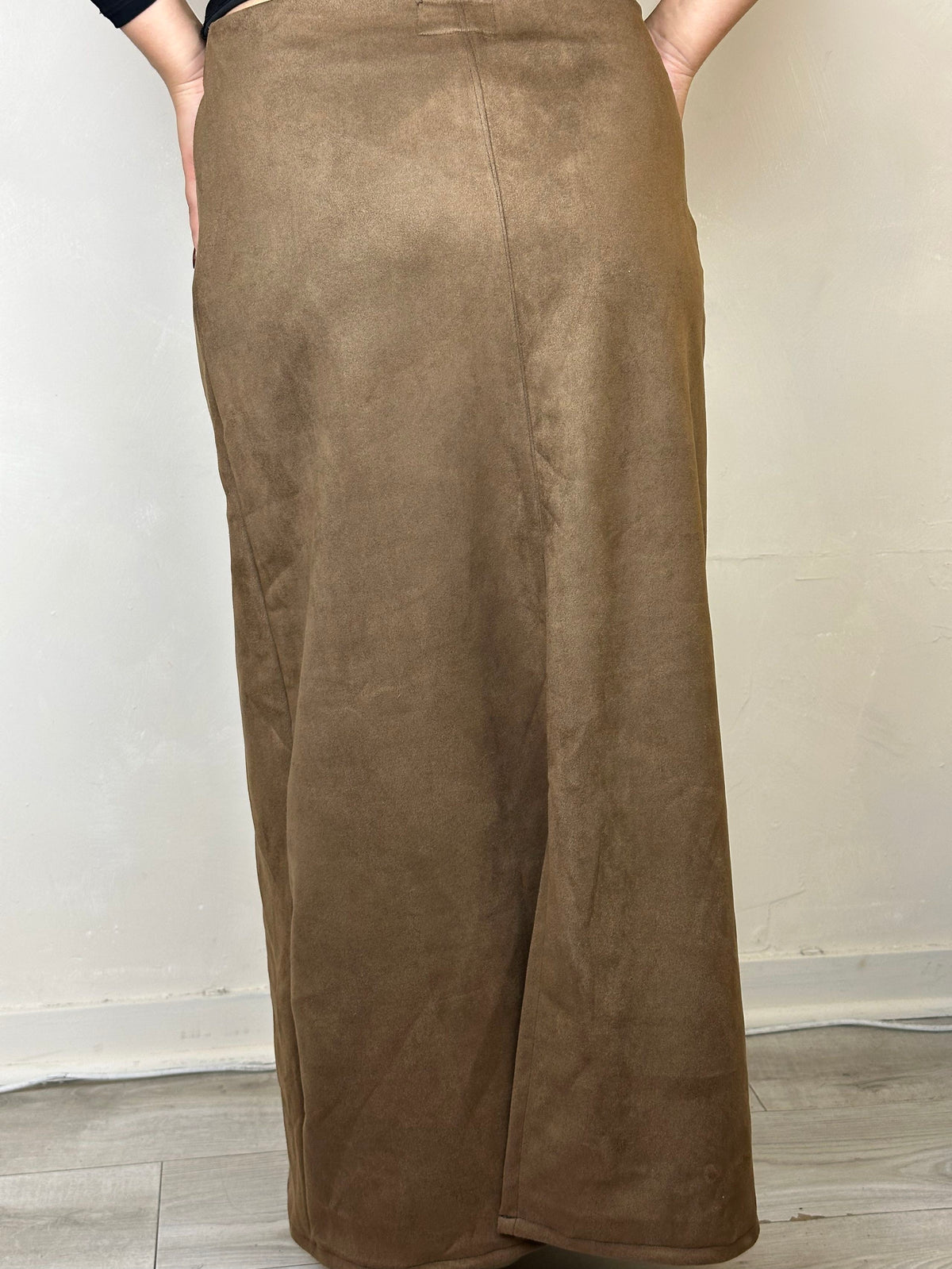 Maxi skirt suede