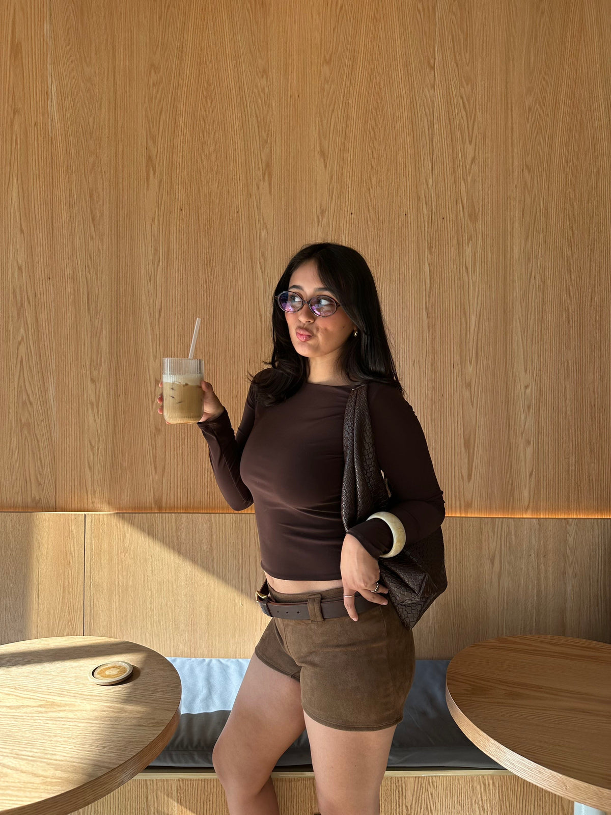 Top básico manga larga café chocolate