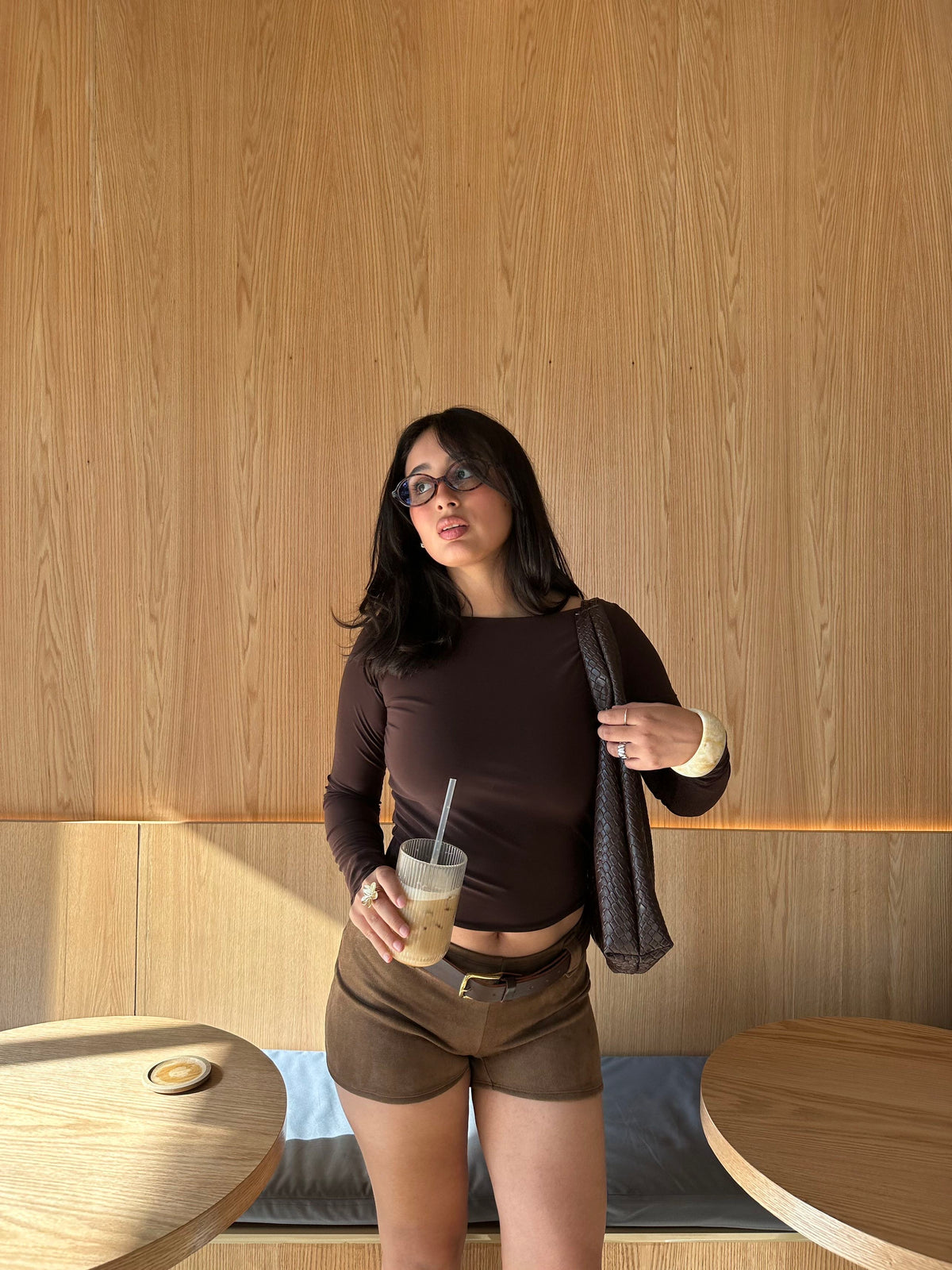 Top básico manga larga café chocolate