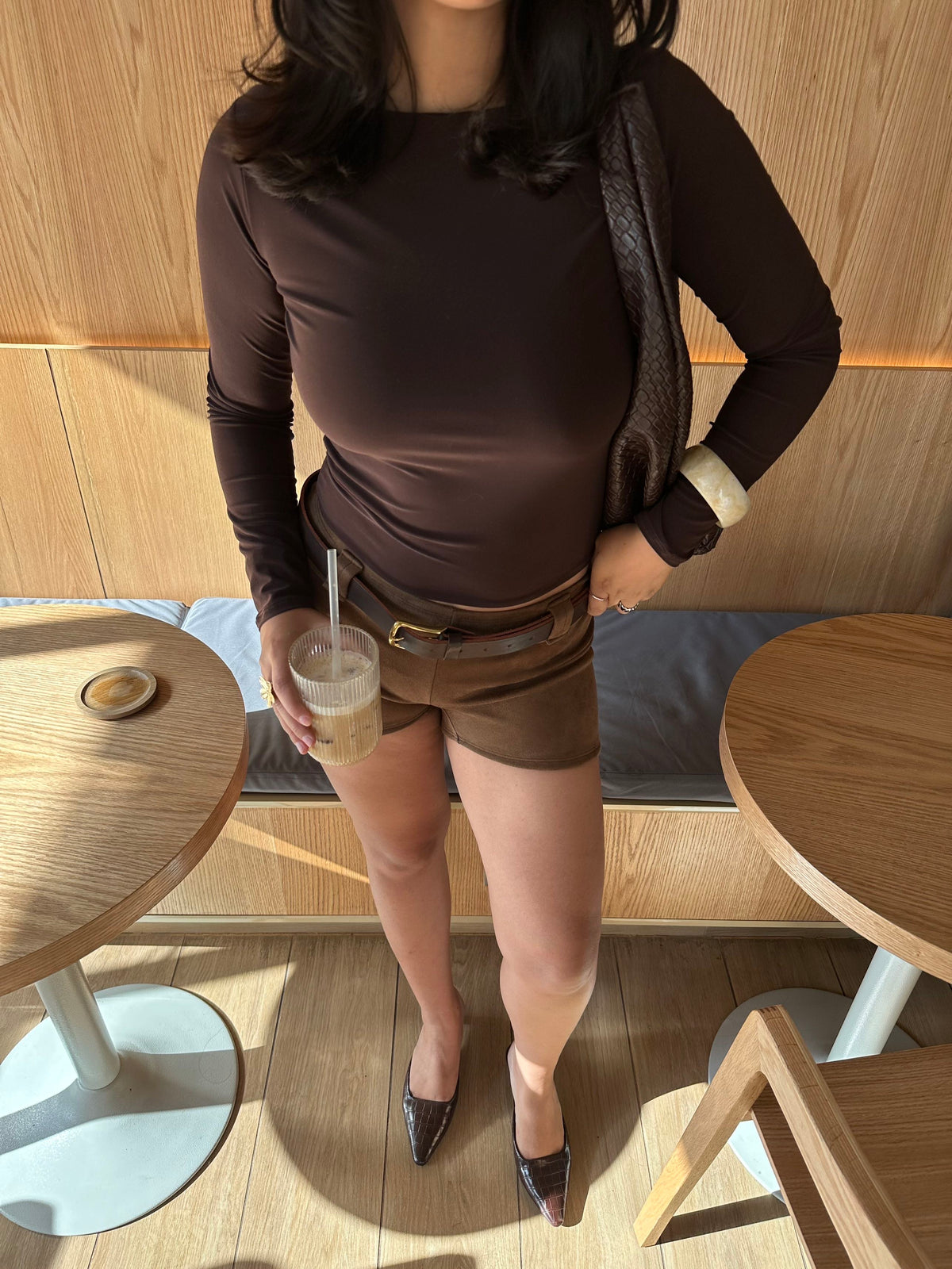 Top básico manga larga café chocolate