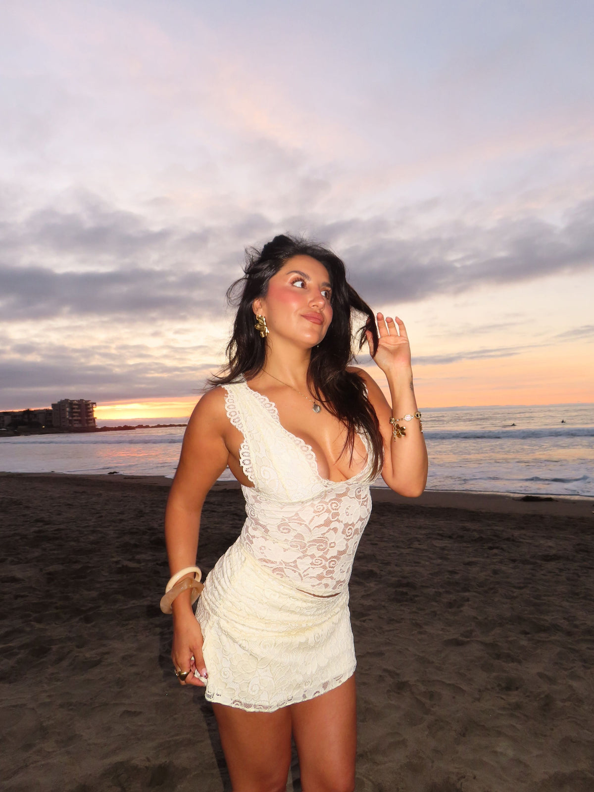 Top encaje mujer color mantequilla look femenino