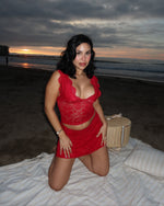 Load image into Gallery viewer, Top encaje rojo mujer vista frontal
