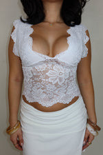 Load image into Gallery viewer, Top encaje blanco mujer vista frontal
